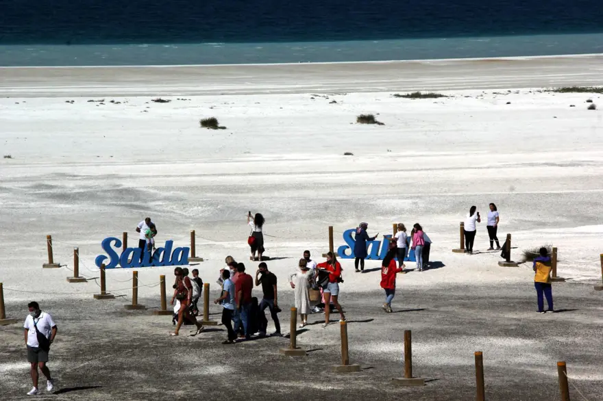 Normalleşme süreciyle Salda Gölü'nde ziyaretçi yoğunluğu 7