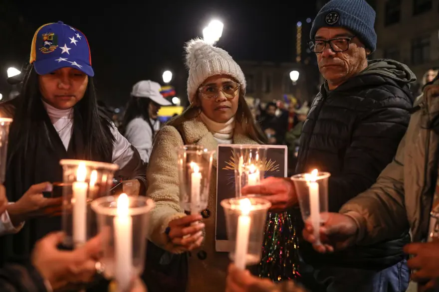 Venezuela'da "hileli" seçim tartışması: Yüzlerce göçmen sokaklarda toplandı 1 Venezuela'da "hileli" seçim tartışması: Yüzlerce göçmen sokaklarda toplandı 1