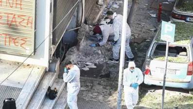 Selanik'te bir kadının taşıdığı bomba elinde patladı