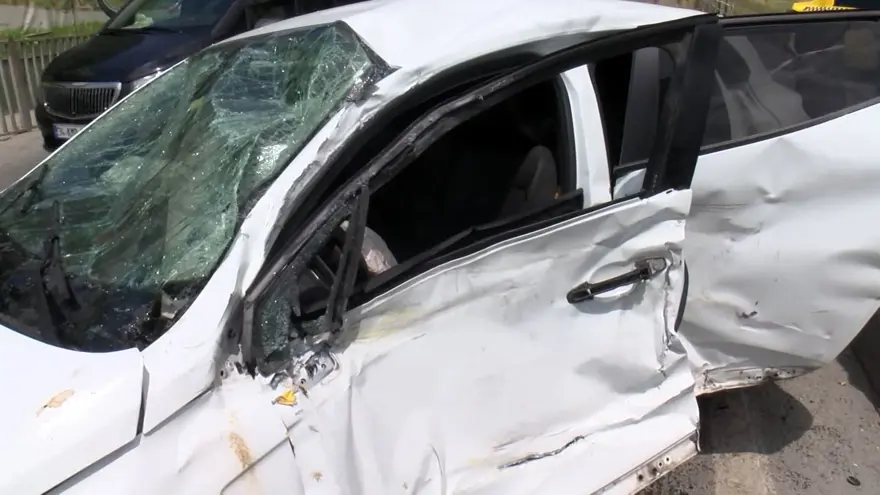 İstanbul’da tramvay otomobile çarptı: 2 yaralı 2 İstanbul’da tramvay otomobile çarptı: 2 yaralı 2