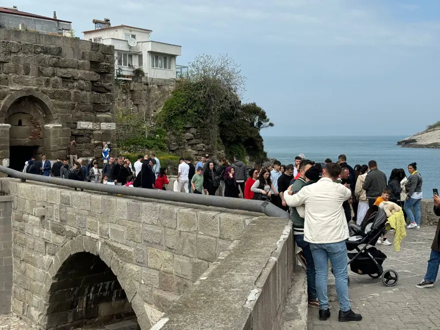 1 günde 20 bin araç gelince ilçeye girişler kapatıldı! 7