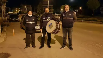 Pandemide işsiz kalan müzisyenler Ramazan davulcusu oldu