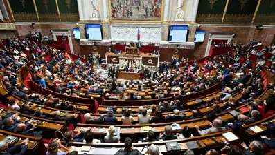 Fransa'da güvenoyu alamayan Başbakan Bayrou'nun hükümeti düştü