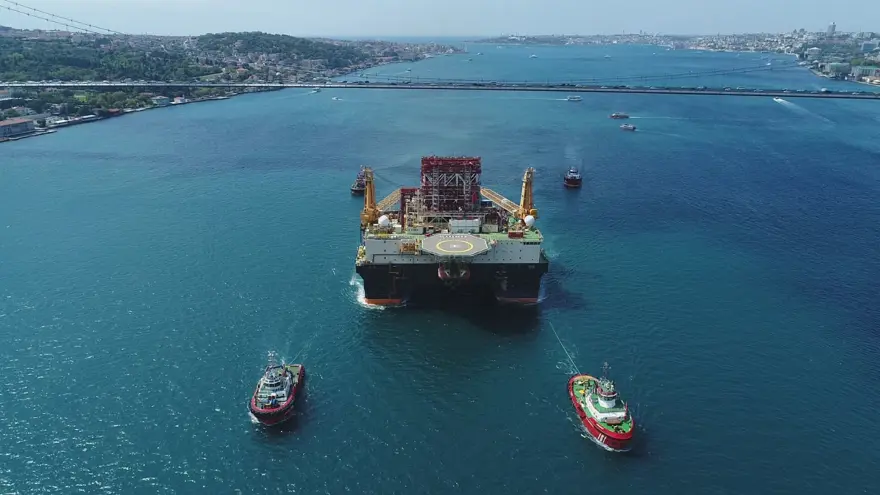 Dev petrol arama platformu İstanbul Boğazı'ndan geçti 15