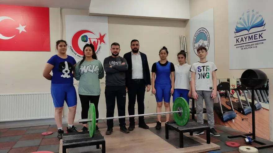 Halterci kız kardeşler lastik ve kütükle Türkiyeşampiyonasına hazırlanıyor 8