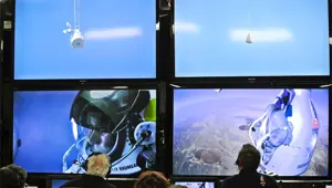 Uzaydan rekora atladı, yere sağlam bastı!