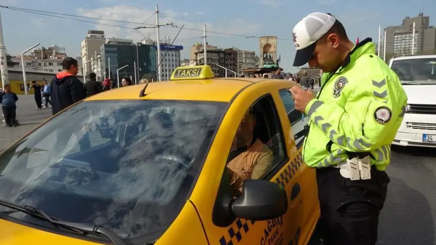 Taksim'de taksilere denetim: Binlerce lira ceza kesildi 5