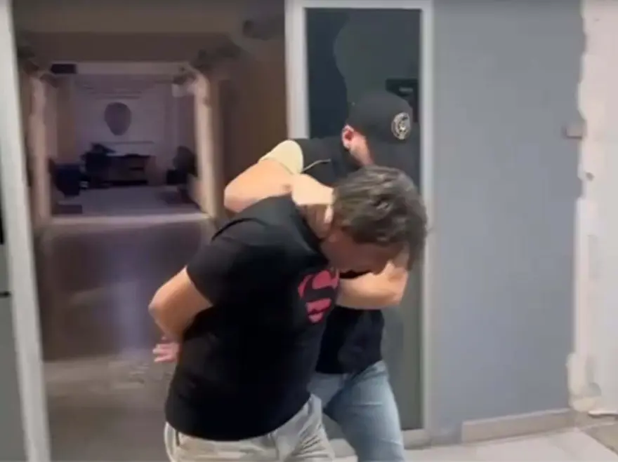 İzmir'de yeni tanıştığı kızı rehin aldı! Bir anlık dalgınlıkla yakalandı 4