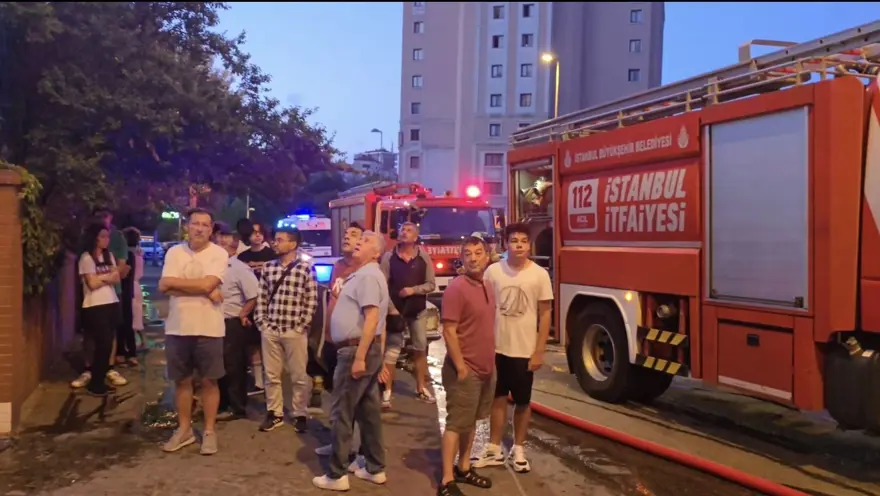 Ataşehir'de 14 katlı binada yangın 6