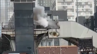 Beylikdüzü'ndeki metrobüs köprüsünde yangın