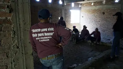 Cesetlerle dolu ev: Meksika’daki şok edici keşif 32 aileyi yasa boğdu