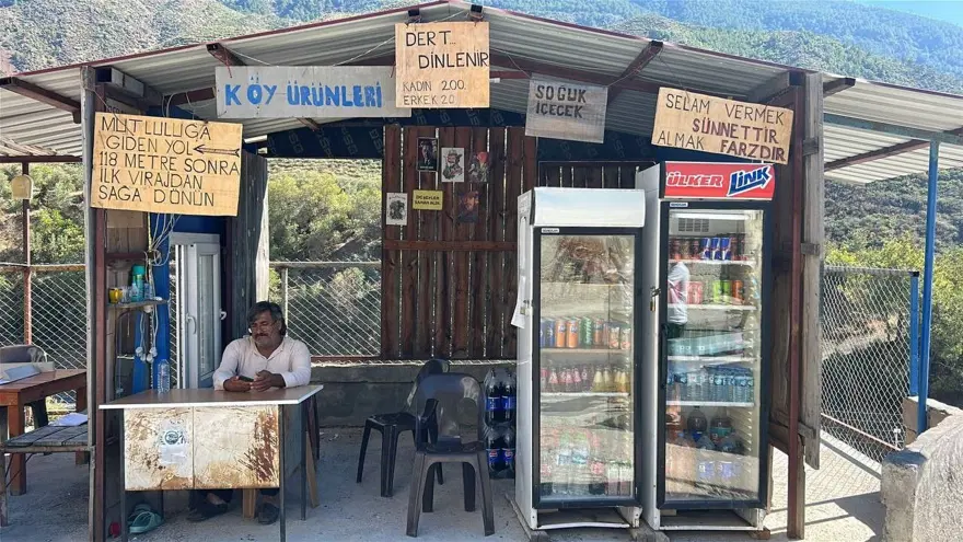 Astığı tabela ilgi odağı oldu: "Dert dinlenir; kadın 200 TL, erkek 20 TL" 1