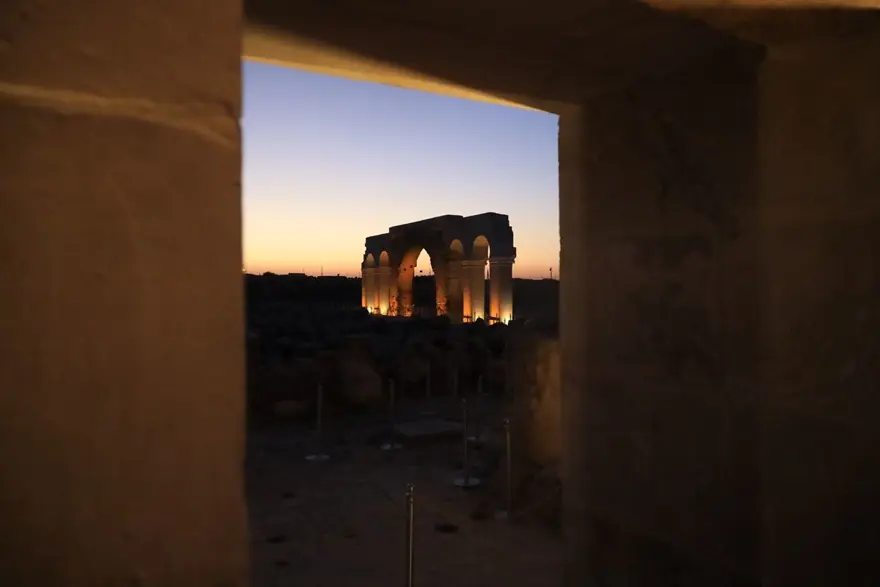 Şanlıurfa'da özel ışıklandırma yapılan tarihi alanlarda kartpostallık görüntüler 4