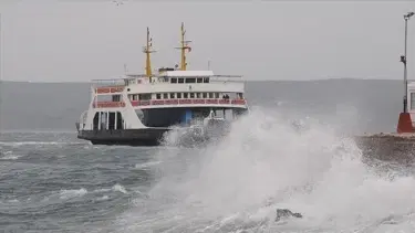 Bozcaada’ya feribot seferleri iptal edildi