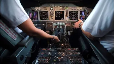 Kokpitte zamanla yarış: “Doktor kalp masajı yapıyor, acil iniş yapmamız lazım”