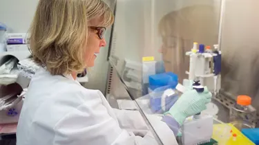 Sağlık memurunun hatası yüzünden 90 köylüye HIV bulaştı