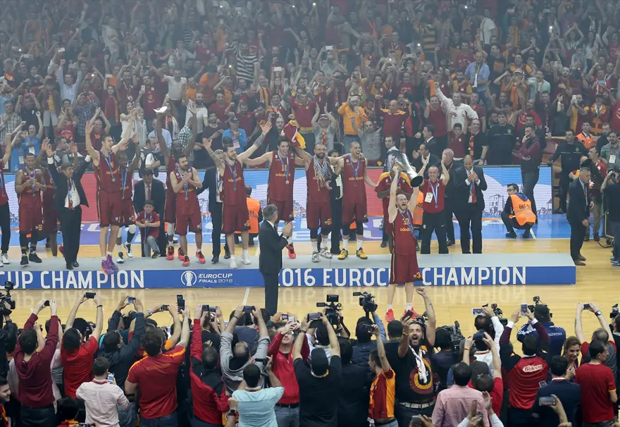 Galatasaray Odeabank, şampiyonluk kupasını kaldırdı 8