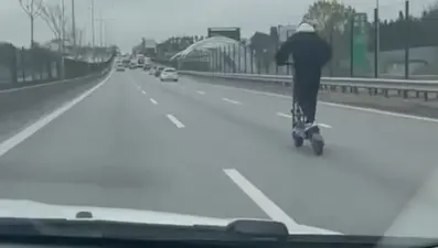 İstanbul'da tehlikeli hız yarışı: 120 kilometre ile araçları solladı