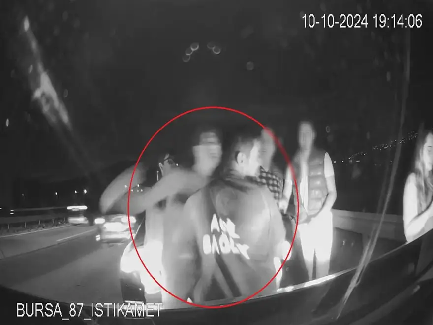 HASTAYI YETİŞTİRMEK İÇİN YARALI HALDE YOLA DEVAM ETTİ 3 HASTAYI YETİŞTİRMEK İÇİN YARALI HALDE YOLA DEVAM ETTİ 3