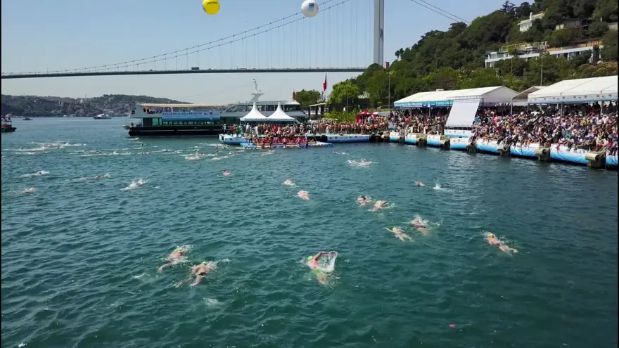 49 ülkenin sporcusu aynı anda yüzerek kıta değiştirdi 10