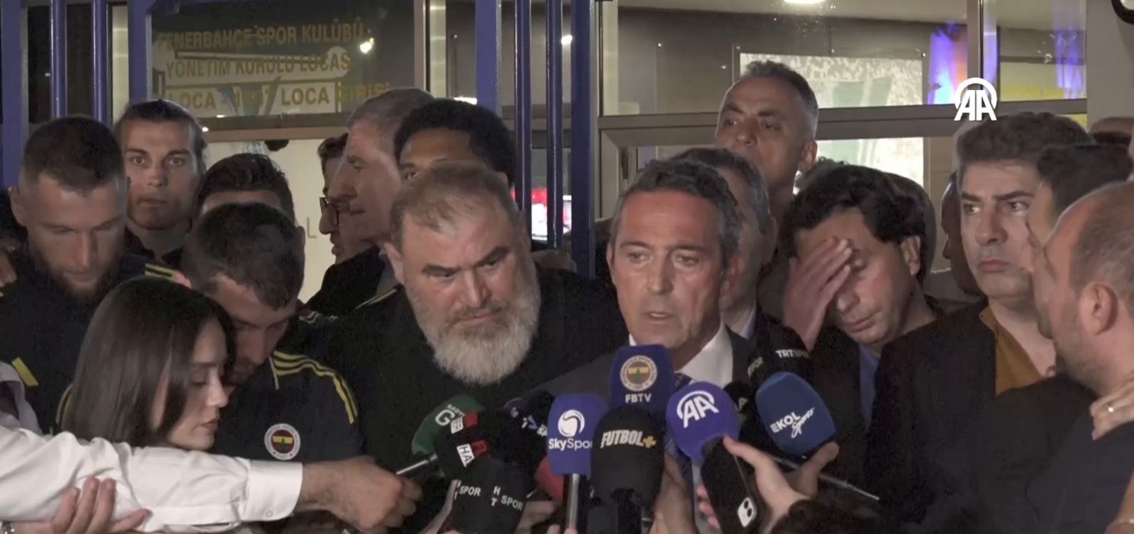 Fenerbahçe Başkanı Ali Koç'tan çok sert açıklama: "Bu adamın kim olduğunu herkese göstereceğim!"