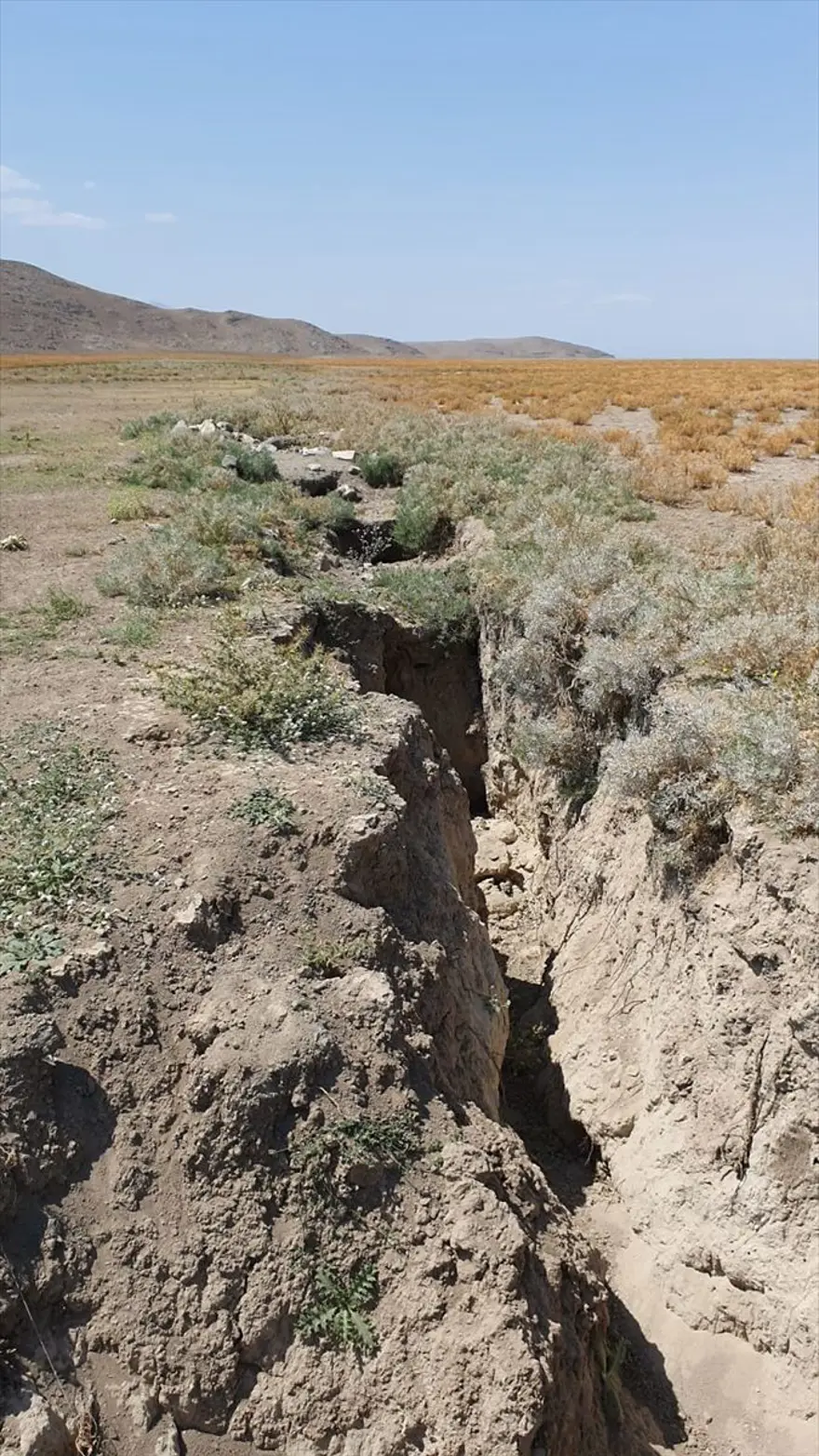 YERLEŞİM YERLERİNİ DE TEHDİT EDİYOR 10