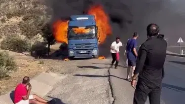 Ekmek teknesinin yanışını gözyaşları içinde izledi