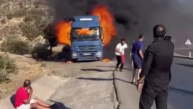 Ekmek teknesinin yanışını gözyaşları içinde izledi