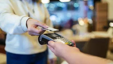 Banka kartını arkadaşına güvenip verdi, hapis cezası aldı