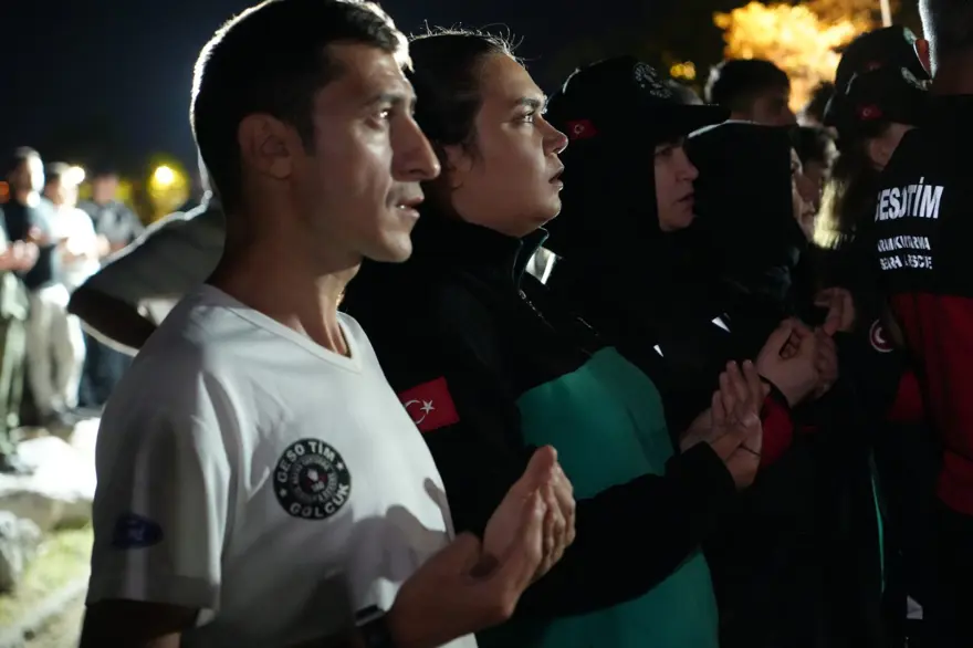 17 Ağustos Depremi'nin 25. yılı: Hayatını kaybedenler 03.02'de anıldı 4