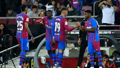 Paris Saint Germain&#x27;den Barcelona&#x27;nın iki yıldızına kanca