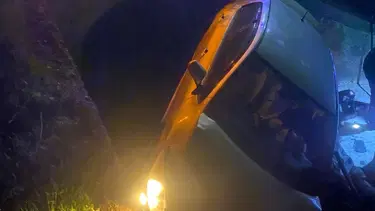 Adana'da otomobil şarampole devrildi: 2 kişi yaralandı