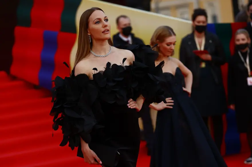 Meryem Uzerli Moskova Uluslarası Film Festivali'nin kırmızı halısında 3