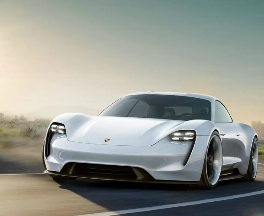 Porsche Taycan'dan uçak gemisinde hız testi 15