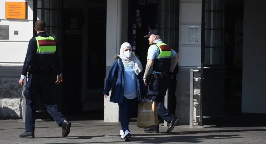Karantinayı adım adım kaldıran Almanya'da endişelendiren gelişme 13