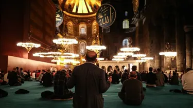 Kandil namazı nasıl kılınır, kaç rekattır? Namaz niyeti nasıl edilir? (2024 Diyanet Berat Kandili namazı kılınışı)
