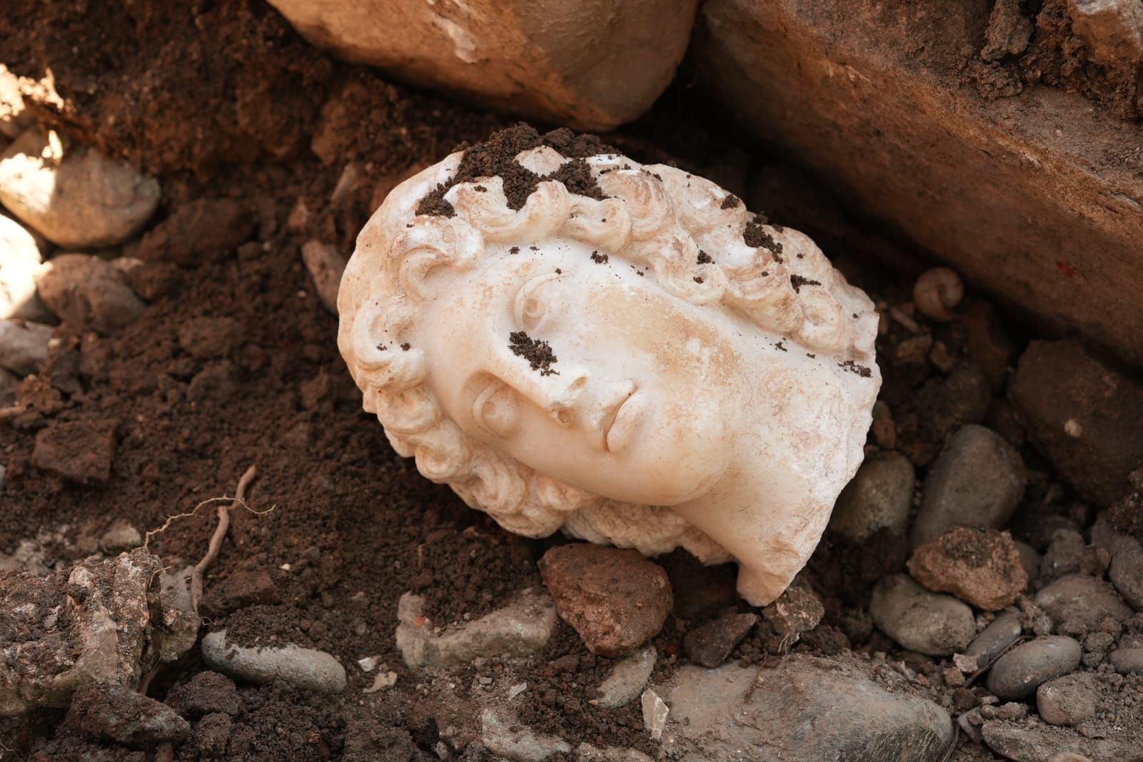 Bartın’dakikazılarda Büyük İskender heykelinin başı bulundu