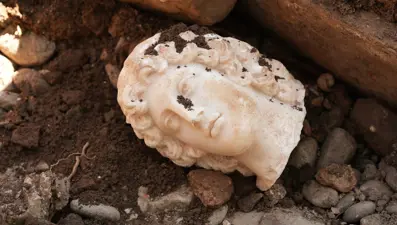 Bartın’dakikazılarda Büyük İskender heykelinin başı bulundu