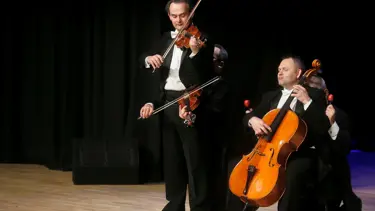 Mozart Group ve Krosny konser verdi