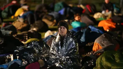 Anzak torunları geleneksel "Şafak Ayini" için Anzak Koyu'na geldi