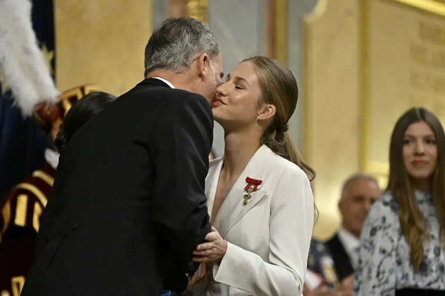 Bağlılık yemini eden Prenses Leonor artık resmen geleceğin kraliçesi 9 Bağlılık yemini eden Prenses Leonor artık resmen geleceğin kraliçesi 9