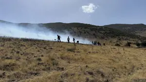 Karapınar’da ot yangını ormana sıçramadan söndürüldü