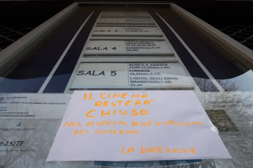 İtalya'da kız kardeşi karantinada ölen İtalyandan isyan çağrısı: Yardım edin 36