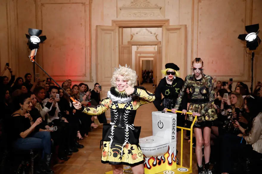 Klozetli selfie damgası (Fashion Week İstanbul) 15