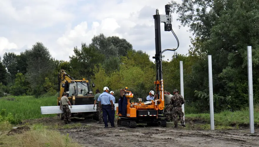 Macaristan-Sırbistan sınırına tel örgü 11 Macaristan-Sırbistan sınırına tel örgü 11