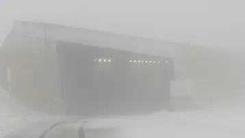 Mevsimin ilk kar yağışı düştü: Ekipler tuzlama yapıyor