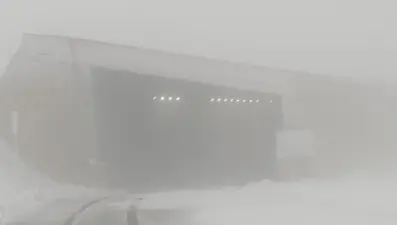 Mevsimin ilk kar yağışı düştü: Ekipler tuzlama yapıyor