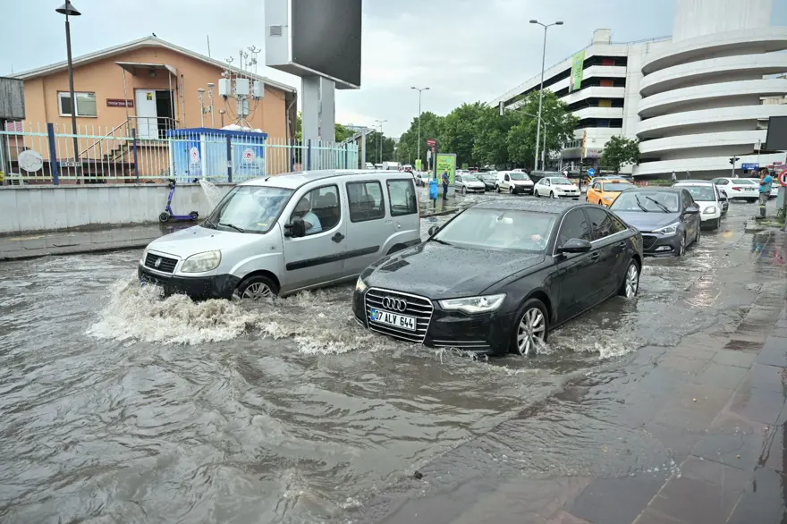 BAZI ARAÇLAR YOLDA MAHSUR KALDI 6