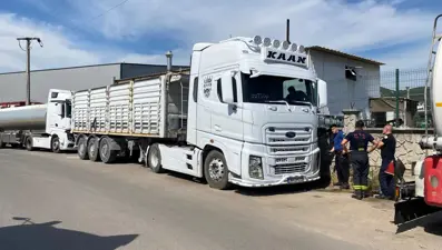 Damper elektrik tellerine temas etti, kamyon sürücüsü akıma kapıldı