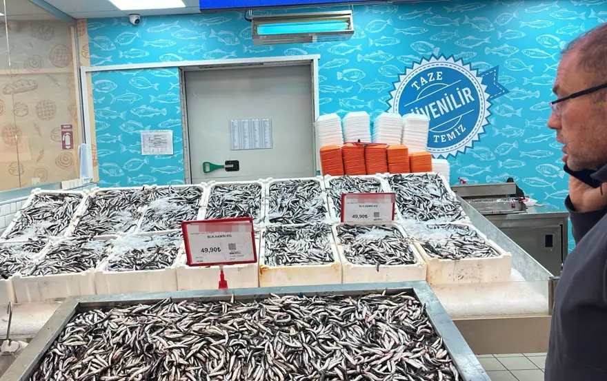 Kilosu 50 liraya düşünce akın ettiler: Uzun kuyruklar oluştu 2 Kilosu 50 liraya düşünce akın ettiler: Uzun kuyruklar oluştu 2